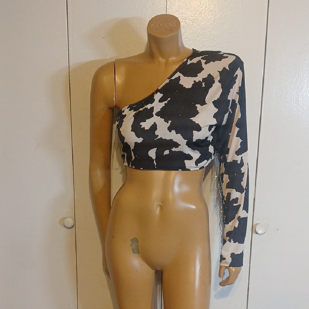 One-Shoulder Black and White Top